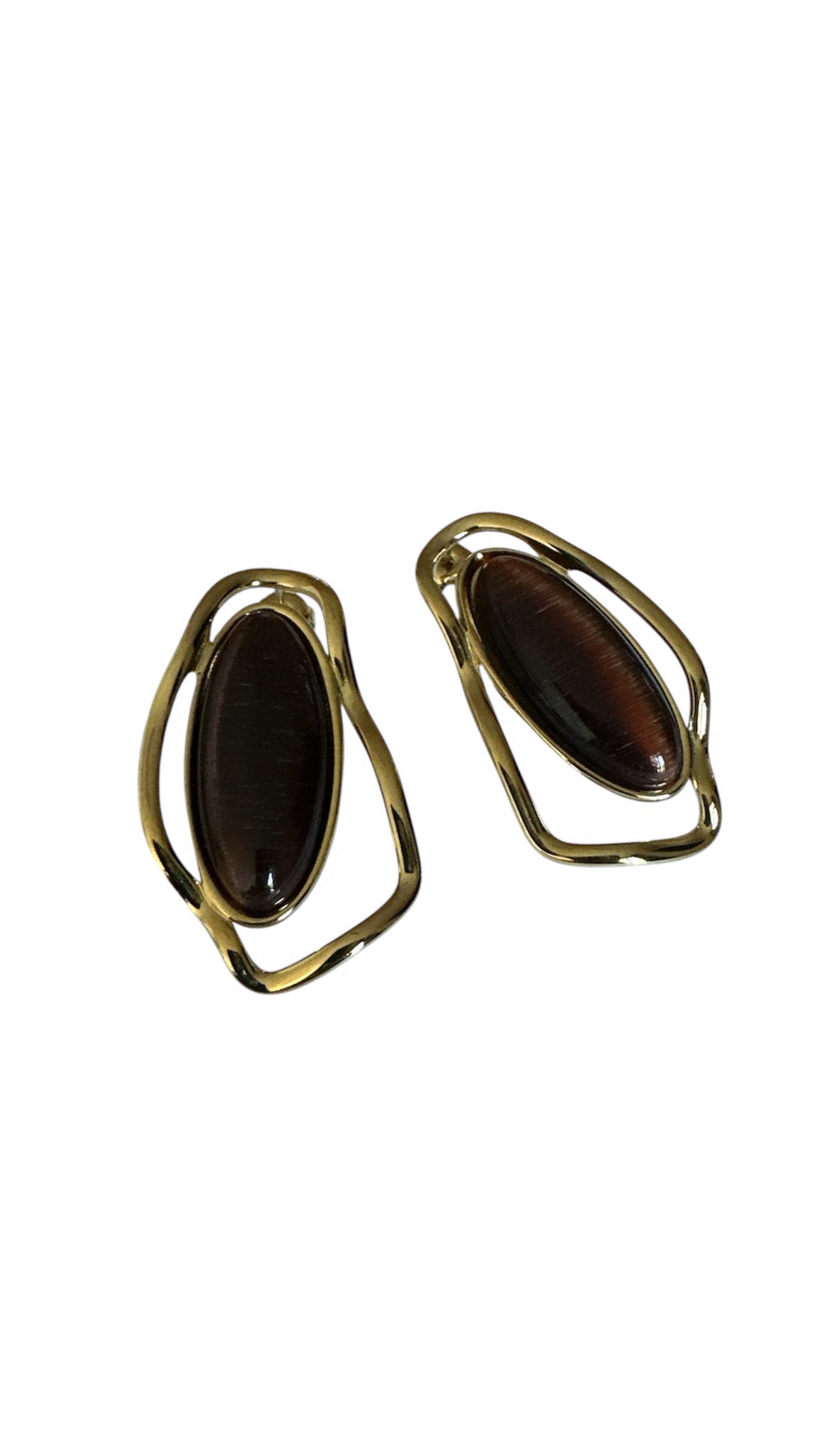 Scopri gli orecchini Dafne in acciaio inox 316L, leggeri e resistenti. Design minimalista e geometrico, perfetti per un look moderno e audace. Made in Italy