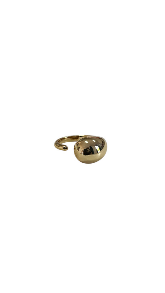 Anello Elettra TRINTA: Design potente in acciaio inox, argento e oro. Per chi vuole farsi sentire senza scuse. Stile bold, senza compromessi