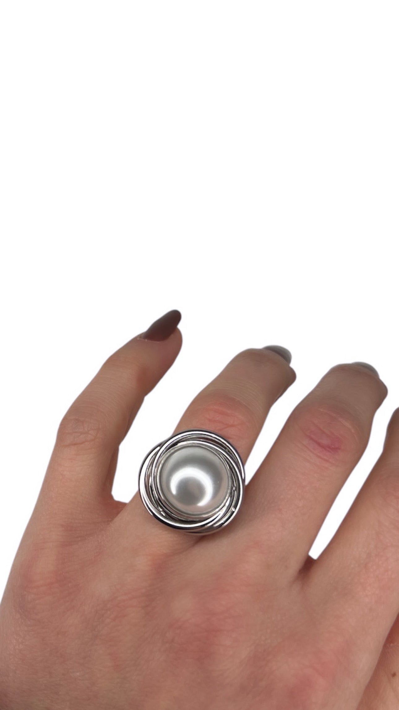 Scopri l’anello che reinventa la perla: Pearl è bold, resistente e Made in Italy. Se non è extra non è TRINTA