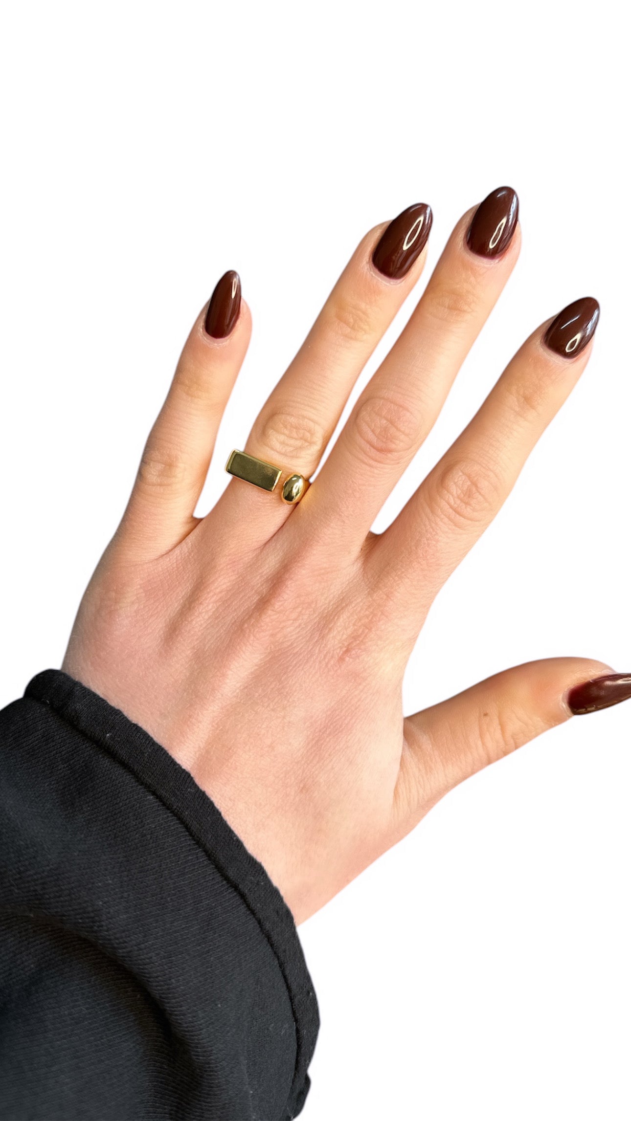 Scopri l'anello Strange in acciaio inox: design fuori dagli schemi per chi vuole un gioiello bold e originale. Made in Italy, stile TRINTA