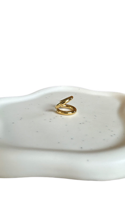 Scopri l’earcuff double in acciaio inox, Made in Italy. Un dettaglio audace e versatile per il tuo stile. Se non è extra, non ci interessa