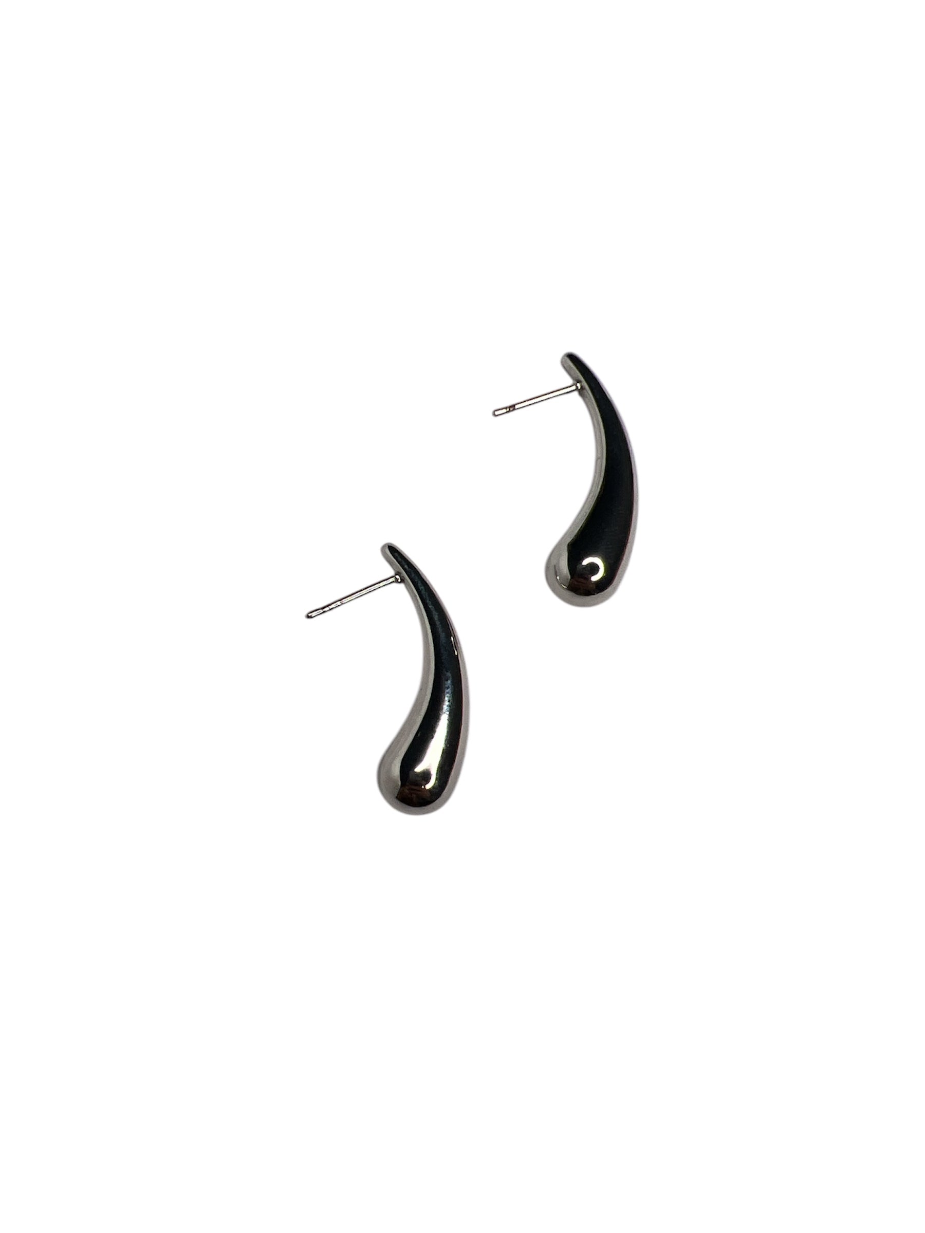 Scopri gli orecchini che fanno la differenza: Goccia Allungata, in acciaio inox e Made in Italy. Se non è extra non è TRINTA.