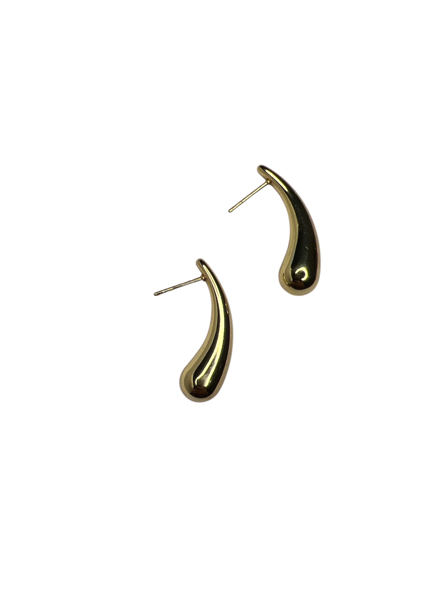 Scopri gli orecchini che fanno la differenza: Goccia Allungata, in acciaio inox e Made in Italy. Se non è extra non è TRINTA. 💧✨
