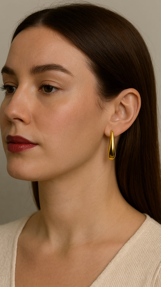 Scopri gli orecchini che fanno la differenza: Goccia Allungata, in acciaio inox e Made in Italy. Se non è extra non è TRINTA. 💧✨
