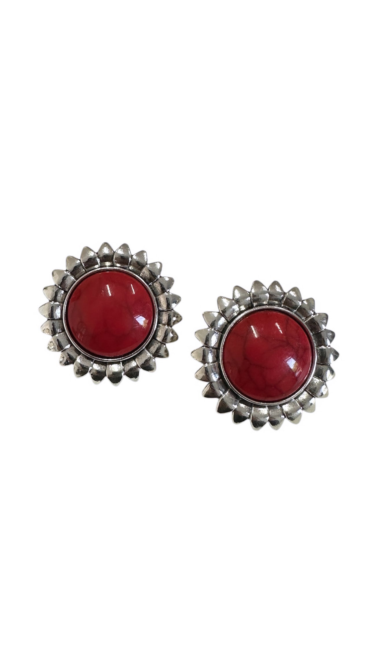 Scopri gli orecchini Red di Trinta Jewels: design elegante in ottone di alta qualità. Aggiungi un tocco di colore e stile al tuo outfit con questi orecchini audaci